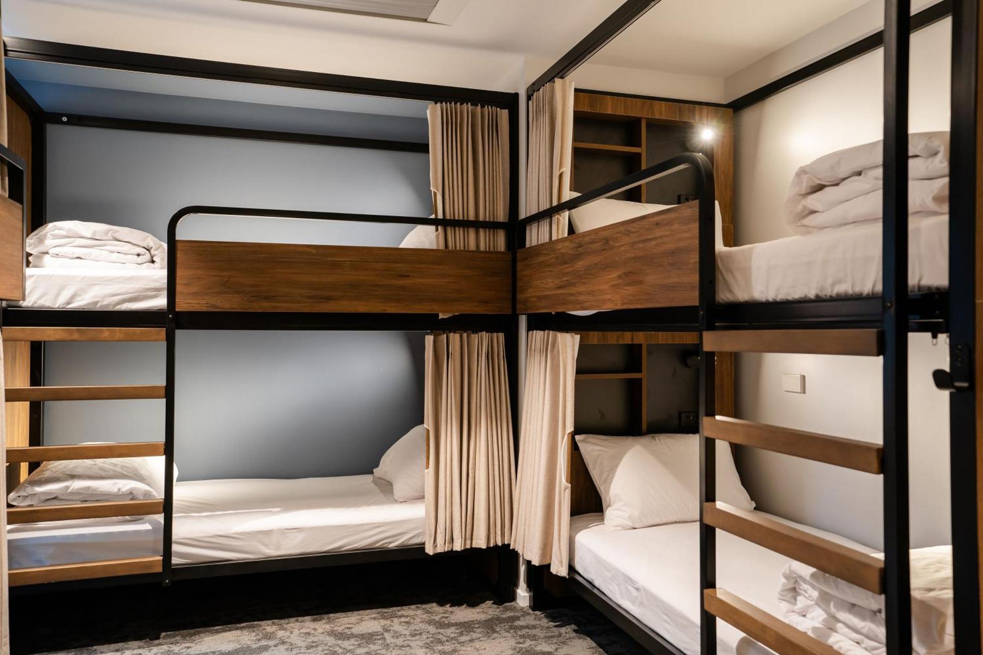 Haka House Крайстчърч Екстериор снимка A capsule hotel in Tokyo
