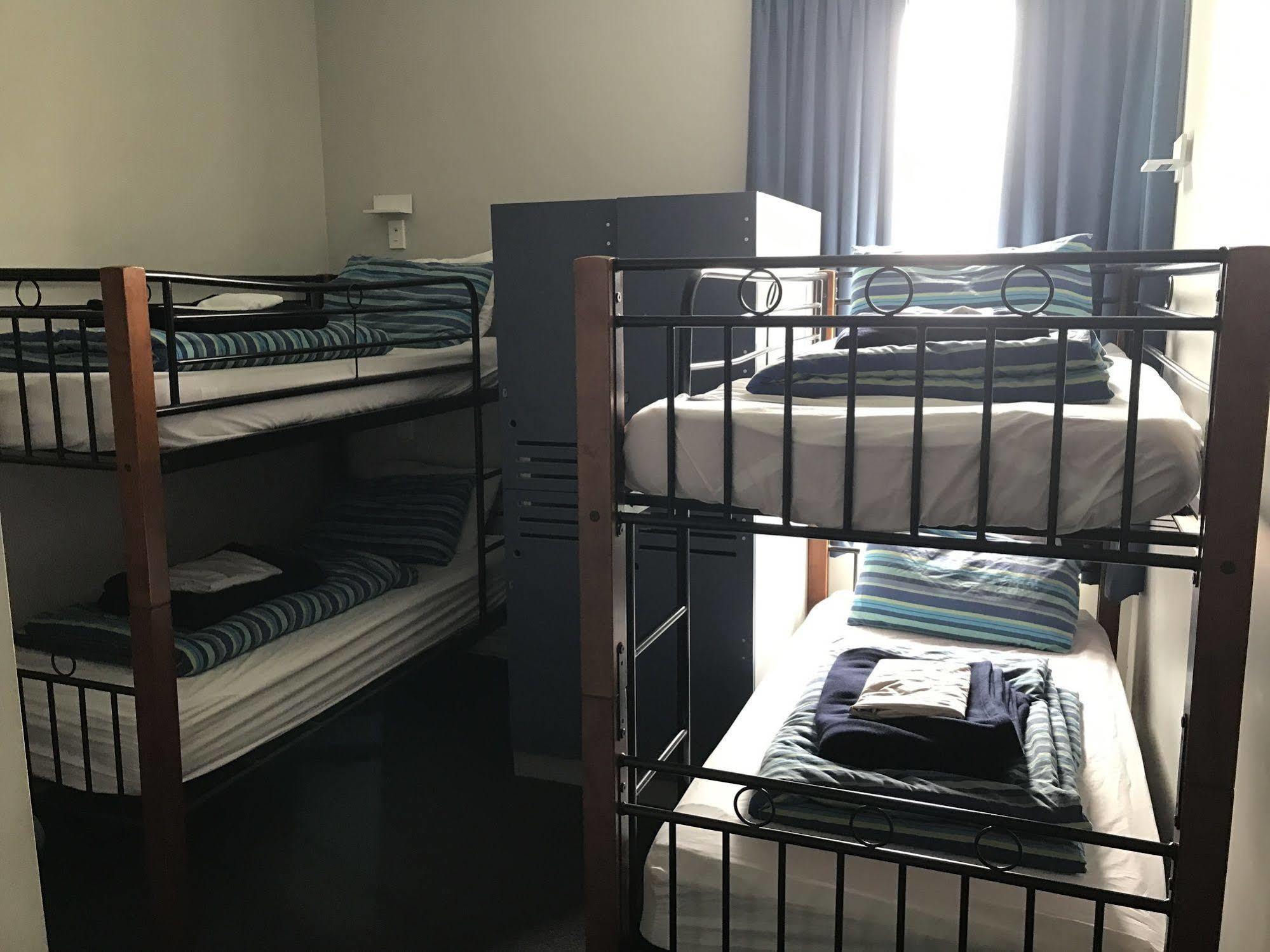 Haka House Крайстчърч Екстериор снимка A room at a hostel in Australia