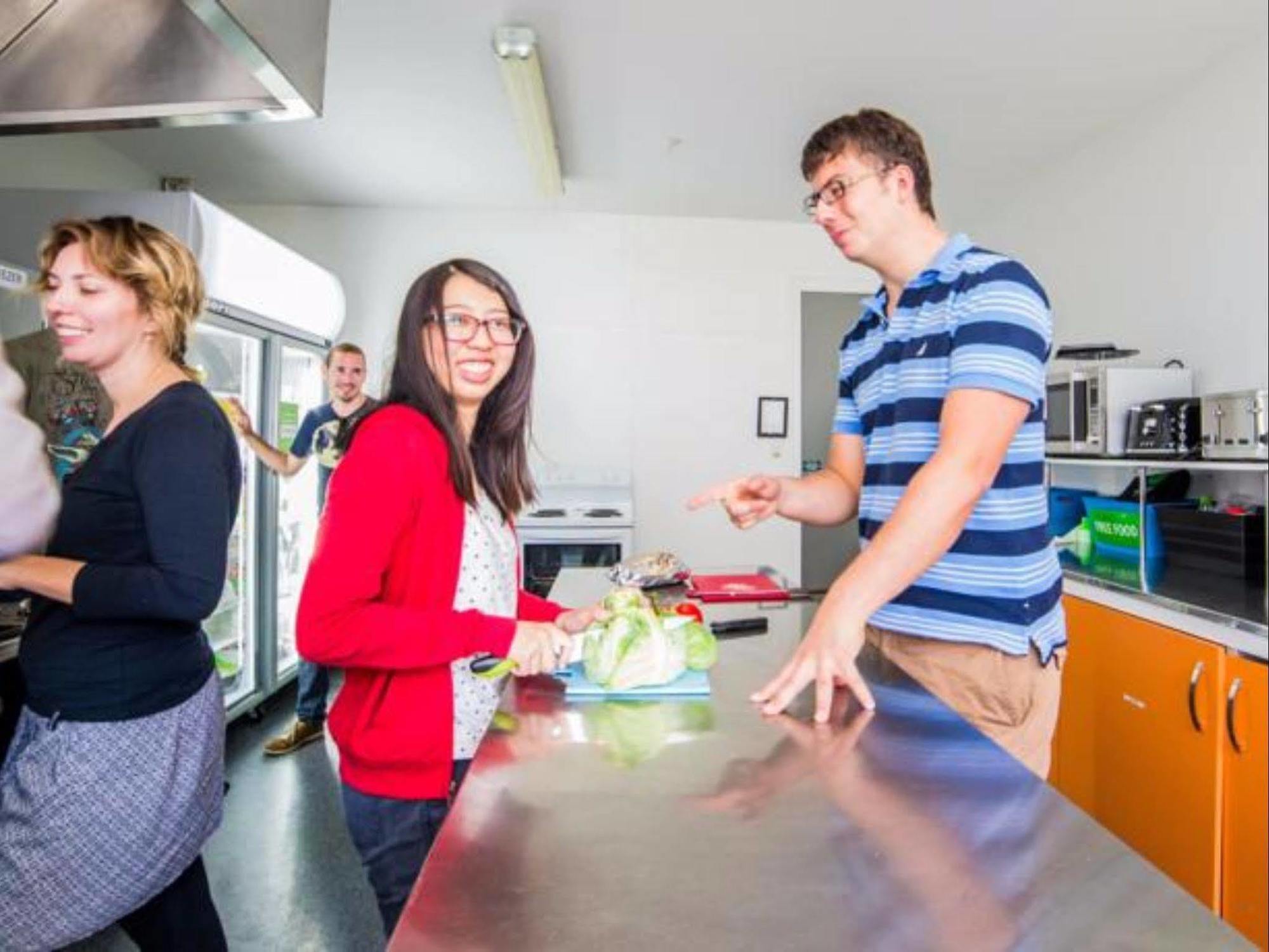 Haka House Крайстчърч Екстериор снимка Students in the kitchen at the Student Union